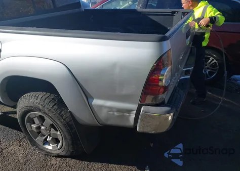 2010 Toyota Tacoma Double Cab Prerunner z USA, uszkodzony, nr VIN 5TEJU4GN2AZ712321